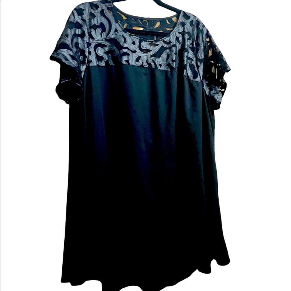Tunic top with leather and lace shoulder detail size 22